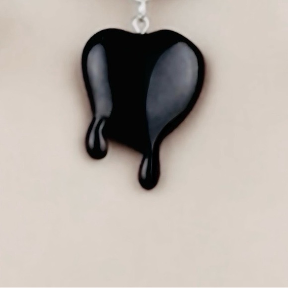 Dark Heart Black Blood Slime Liquid Dripping Droplet Goth Vamp Werewolf Necklace - Picture 6 of 11